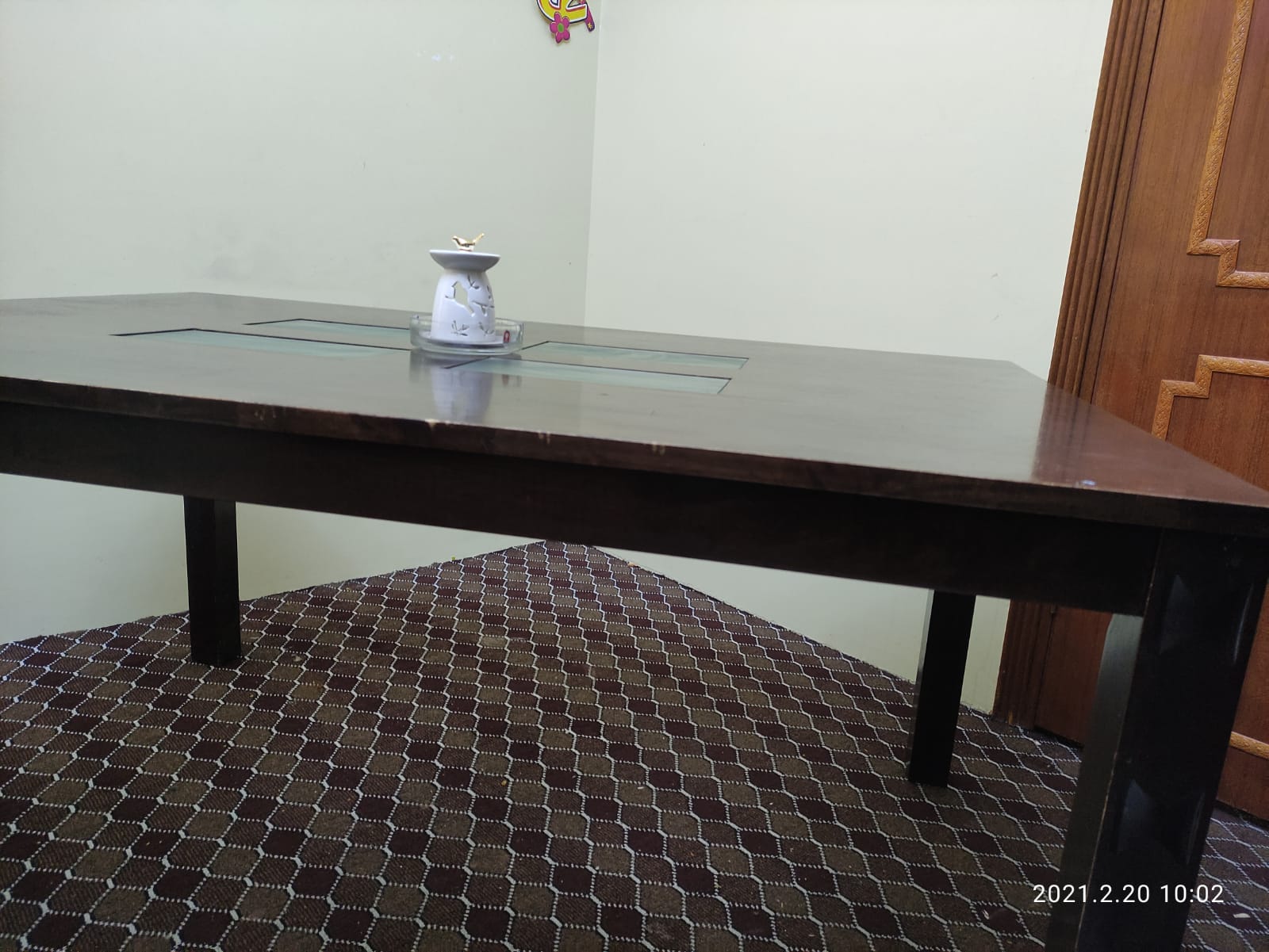 Dinning Table With Chair Mums in Bahrain